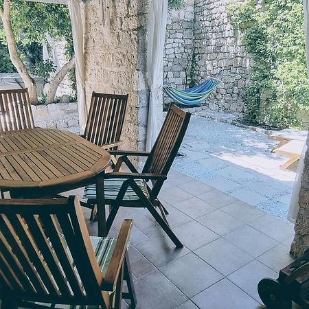 Rector'S Villa - Charming Retreat In Old Town With Jacuzzi In Private Courtyard Rab Town Buitenkant foto
