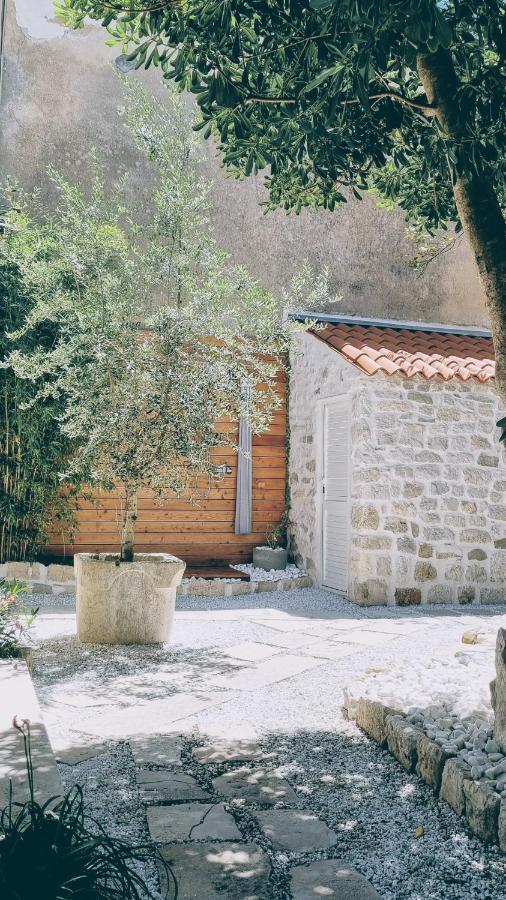 Rector'S Villa - Charming Retreat In Old Town With Jacuzzi In Private Courtyard Rab Town Buitenkant foto